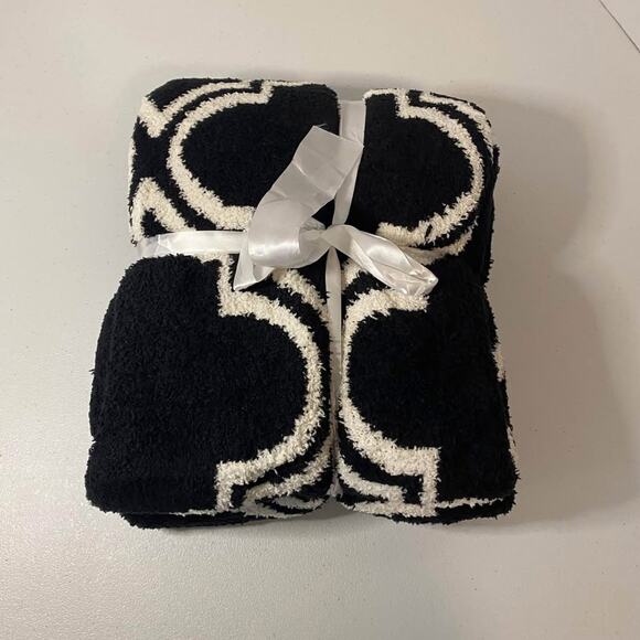 Black & White Soft Throw Blanket - Picture 2 of 2